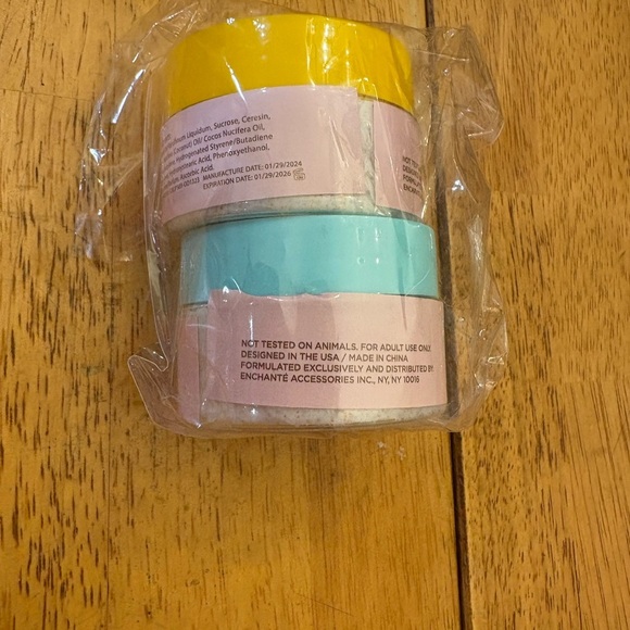 Vitamin C and Coconut lip scrub an Polish Set - Picture 2 of 2